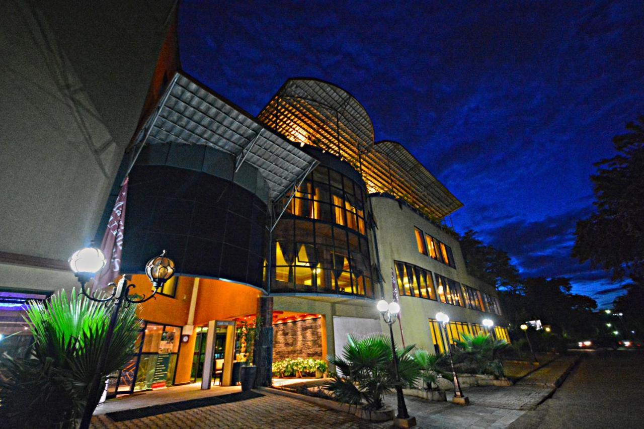 Mackinnon Suites Kampala Exterior photo